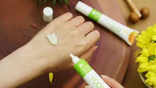 Cách nặn mụn đầu đen không bị thâm