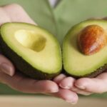 Ăn bơ có nổi mụn không? Cách ăn bơ hết mụn hiệu quả!